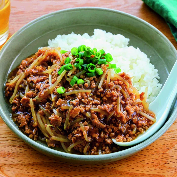 ひき肉ともやしの中華丼