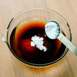 合わせ調味料に片栗粉を混ぜておくことで、味つけと同時にとろみもつけられる。