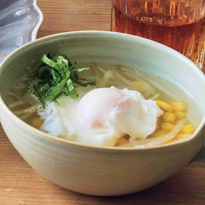 コーンともやしの落とし卵スープ