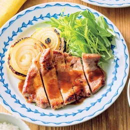 「豚肉と玉ねぎのバタポンステーキ」の献立