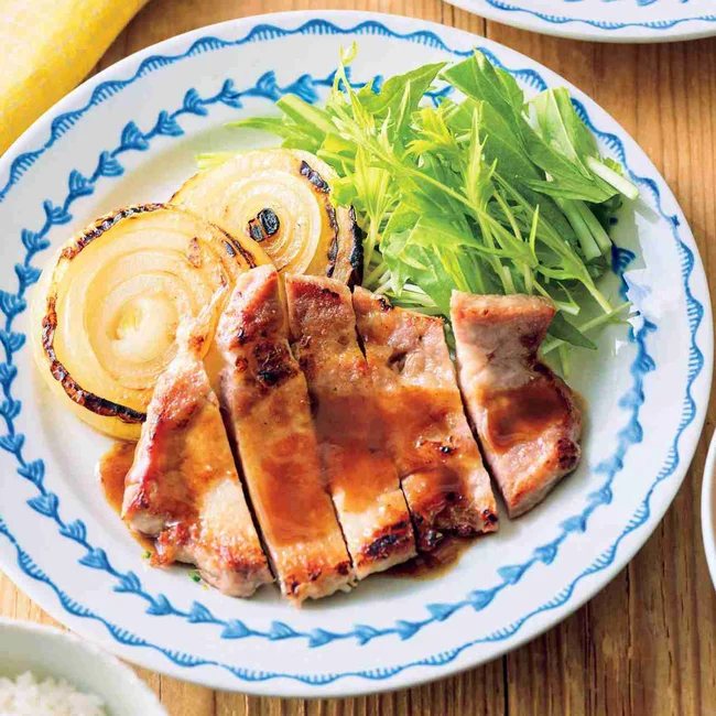 豚肉と玉ねぎのバタポンステーキ