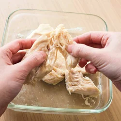 とり肉を裂く