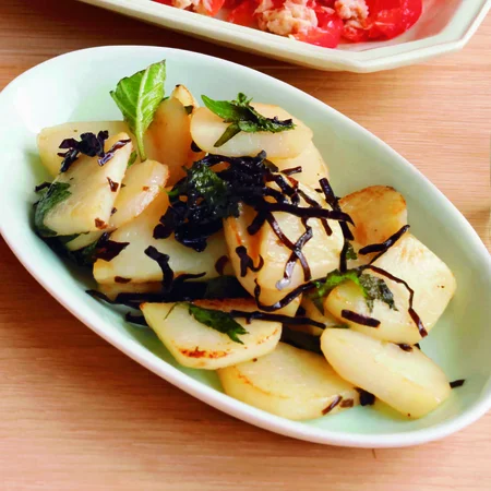 じゃがいもの青じそ塩昆布炒め