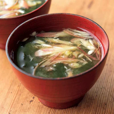 みょうがとわかめのみそ汁