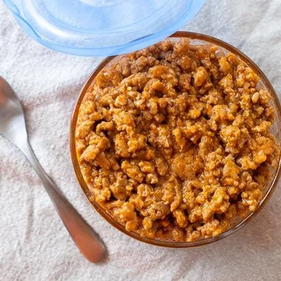 【ポイント】
トマトの酸味をとばすため、じっくりしっかりと炒めるのがコツです。目安は、汁気がなくなるくらいまで。
清潔な容器に入れて保存し、冷蔵庫なら4〜5日以内、冷凍庫なら3週間以内を目安に食べ切ってください。