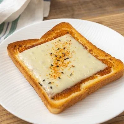 【ポイント】
焼肉のたれがどんどん染み込んでいくので、スプーンでさっと塗り広げたら、すぐに焼いてください。
チーズのかわりにマヨネーズをのせてもおいしく作れます。