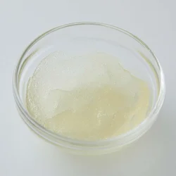 ※加熱するタイプの粉ゼラチンを使う場合は、耐熱の器に入れてふやかしたあと、ラップをかけずに電子レンジで約15秒加熱して溶かす。