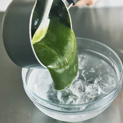 氷水に入れ、一気にひやす。
