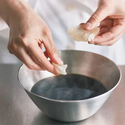 ゼラチンはちぎって加えると溶けやすい！