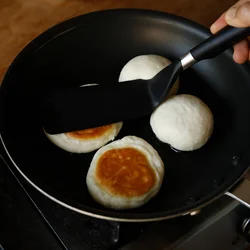 全体が平らになるように焼くのがコツ。