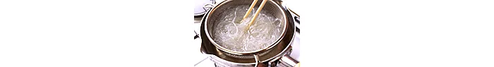 緑豆はるさめをもどす