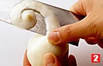 かぶの基本の扱い方(茎を切り落として皮をむく（２）の画像