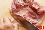 とり肉のもも肉の特徴と基本の扱い方(もも肉の下ごしらえ(1)の画像