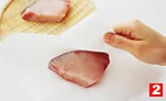 ぶりの基本の扱い方(塩水で洗って水けをふく(2)の画像