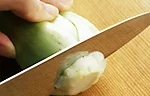 チンゲン菜の基本の扱い方(根元を切るの画像