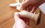エリンギの基本の扱い方(手で裂くの画像