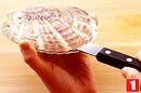帆立貝の下ごしらえ(殻をはずす（１）の画像