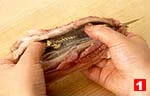 いわしの基本の扱い方(皮を除く(1)の画像