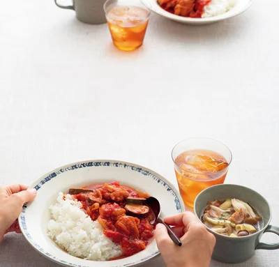 「夏野菜とチキンのトマト煮」の献立