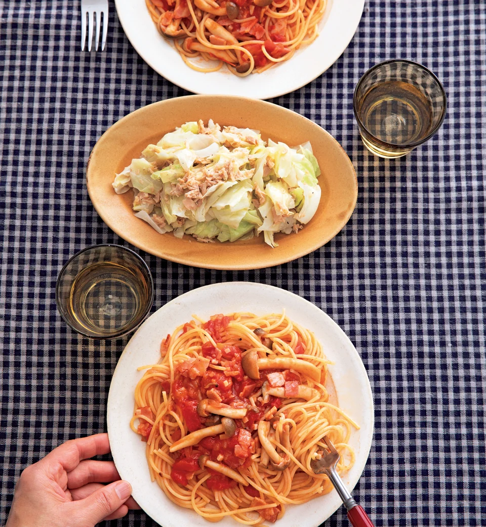 ベーコンとしめじのトマトパスタ