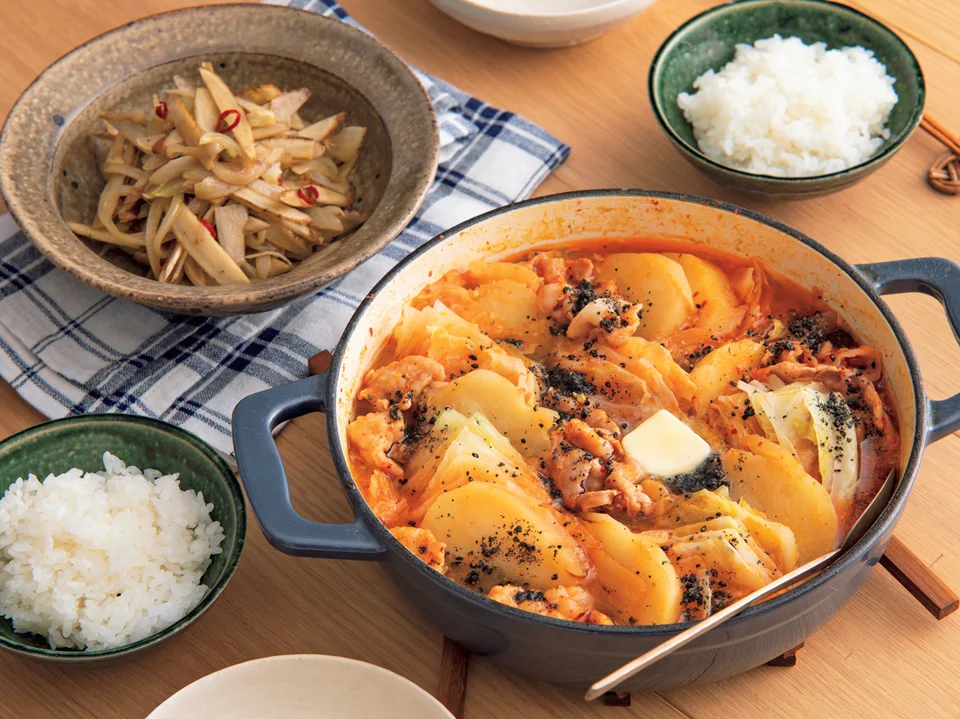豚バラとじゃがいものバターキムチ鍋