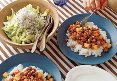 「ミートソースかけご飯」の献立