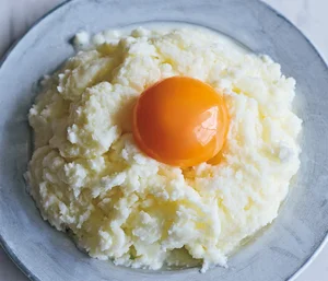 かき氷器がなくても作れます！ 新鮮な卵黄をのせた台湾スイーツ「卵ミルキーかき氷」